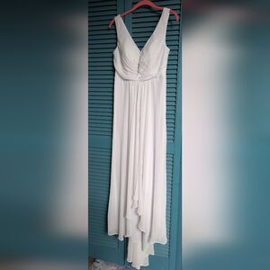 Elegant White Sleeveless Dress